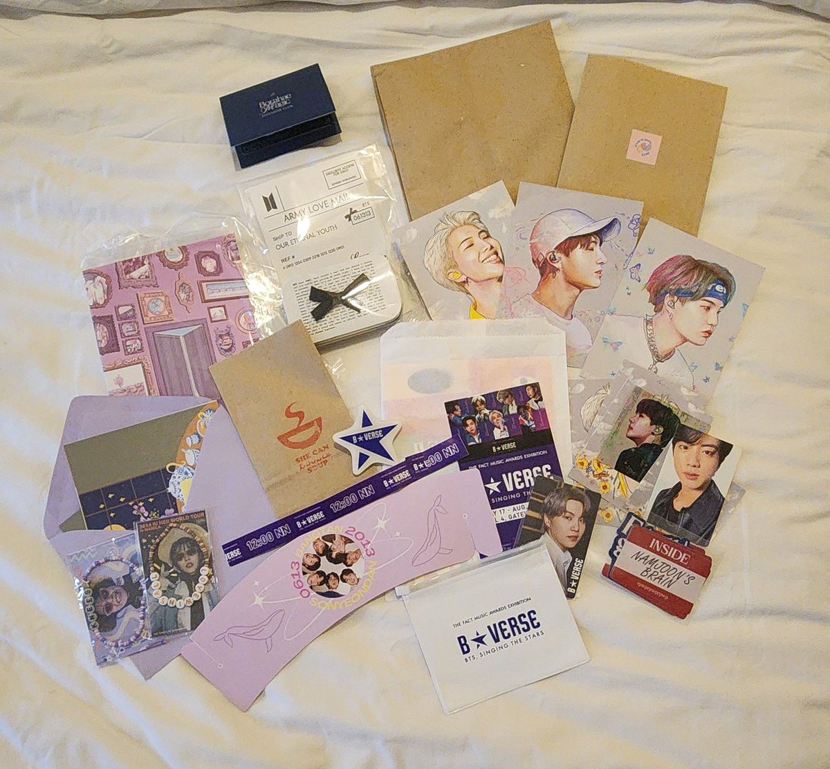 More budol is yet to come! 🫣 Festa celebration came in early!

Enjoyed being reunited with friends and meeting my fave fan artists last weekend! 🥹💜🫶🏻✨

@ CSE and Art Mart organized by <a href="/bubba_peach/">Bubba Peach</a> and <a href="/7HeavenPH/">Seven Heaven PH</a> 💜🫶🏻✨ #BTSFesta
