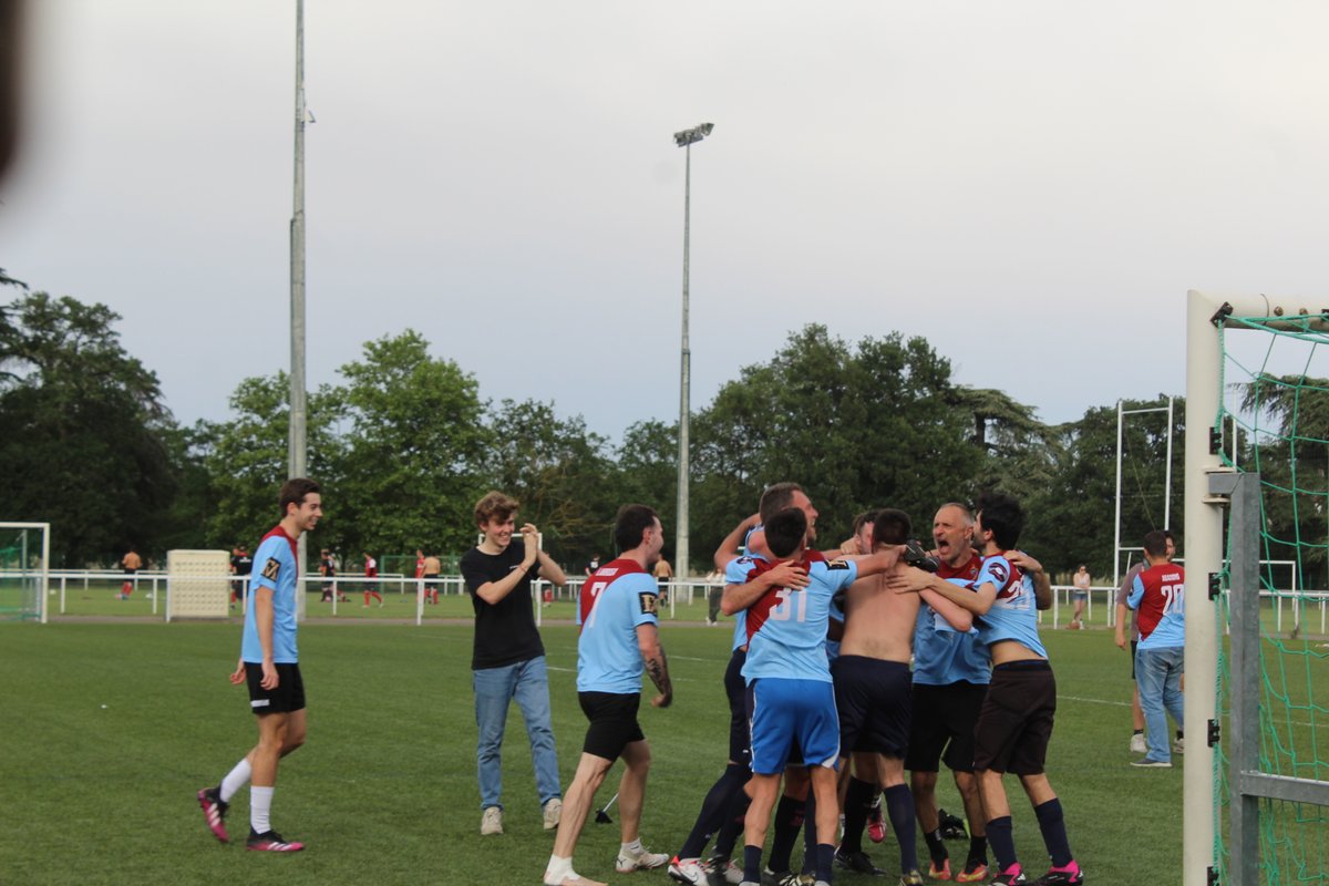 SCNT31's tweet photo. ⚽ Ils l'ont fait ! Le SCNT remporte son 1er trophée en sport collectif avec la Coupe 31 Consolante @FSGTofficiel de foot à 7

🏆Victoire 6-3 face à St-Exupéry ce samedi 8 juin devant un public en feu qui aura porté le Sporting pendant tout le match et jusqu'à la 3è mi-temps ! https://t.co/0P4Vckclam