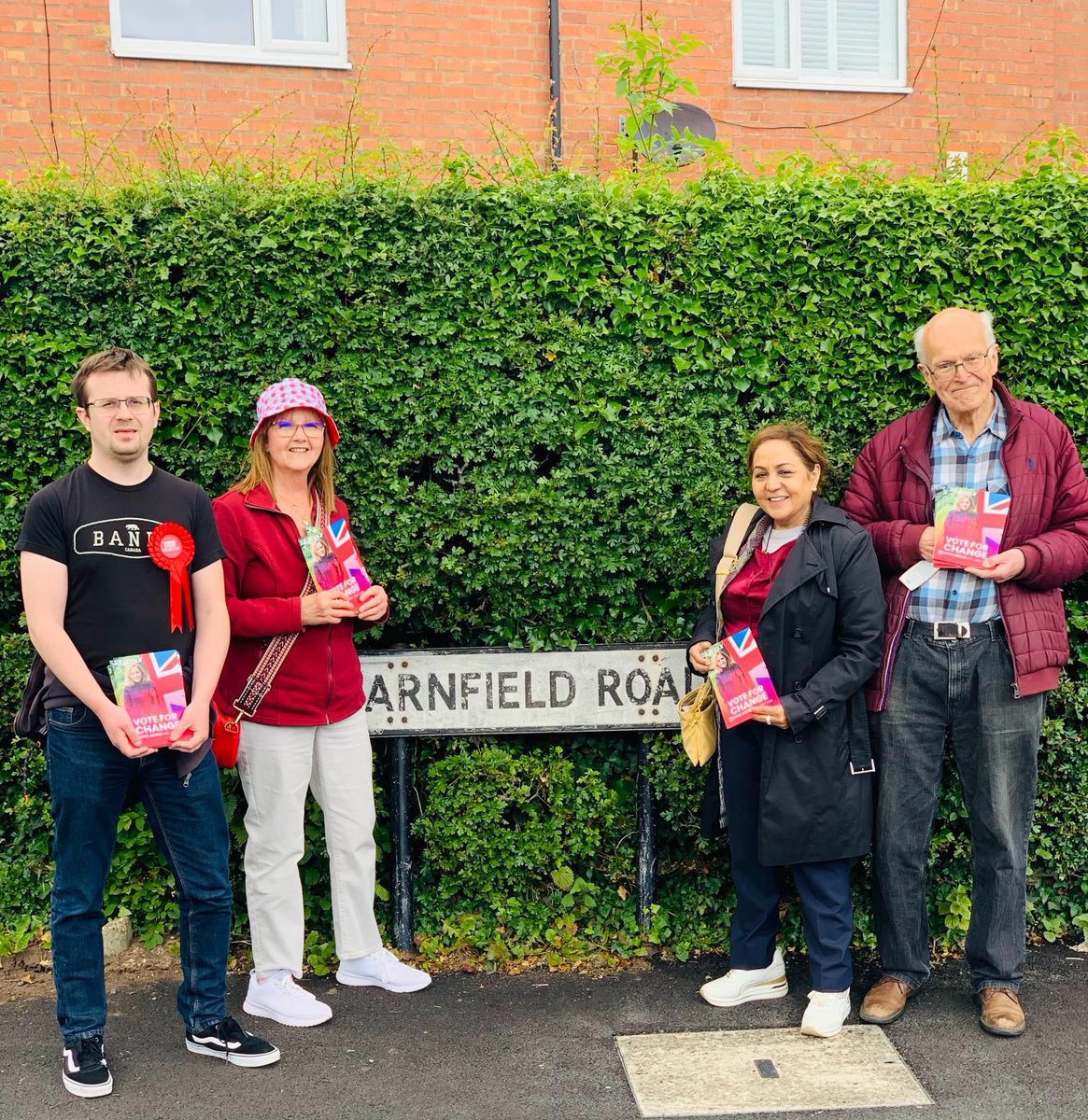 It was great to be out speaking to residents in Hill Top yesterday. Lots of enthusiasm for change on 4 July 🌹