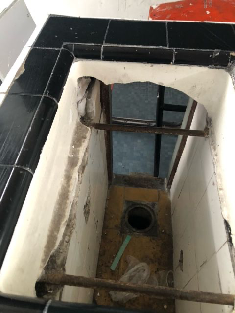 EPreve's tweet photo. 🔴 SE CAE A PEDAZOS

🎙️Liceo Miranda

➖Profundos problemas edilicios
➖Instalaciones eléctricas y sanitarias muy deterioradas
➖Filtraciones de agua de un piso a otro 
➖Inundaciones en salones 
➖Baños clausurados
➖Desprendimientos de mampostería 

📻Mañana 9.30 LA Tapadita https://t.co/mhiNl5l1Qj