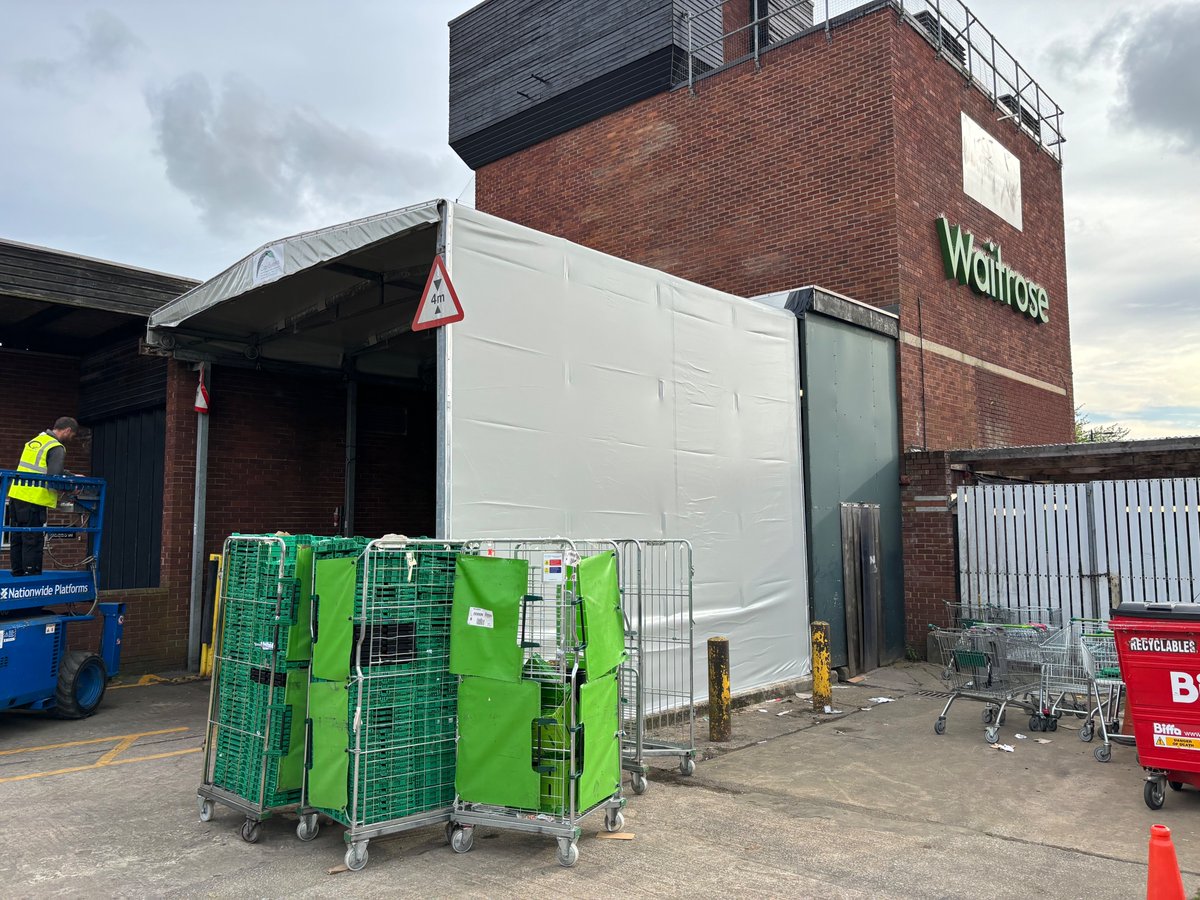 CopriSystems's tweet image. After 25yrs, this retractable canopy at Waitrose, has had a new cover installed &amp;amp; a few minor repairs made to the frame after damage was caused by a 40t lorry.  It&apos;s in great shape again now to facilitate efficient operations for another 25yrs 
#warehousing #logistics #loadingbay