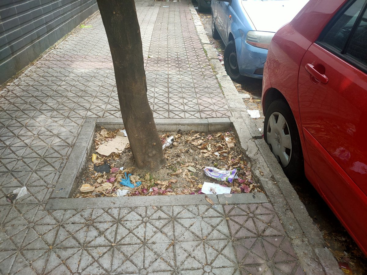 Japygur's tweet photo. Calle Torcuato Luca de Tena #Sevilla
#EsQueEsPorDondeVayas

@LipasamSevilla @Ayto_Sevilla @abcdesevilla @diariosevilla @jlsanzalcalde @elCorreoWeb https://t.co/tg2w3eNLMW