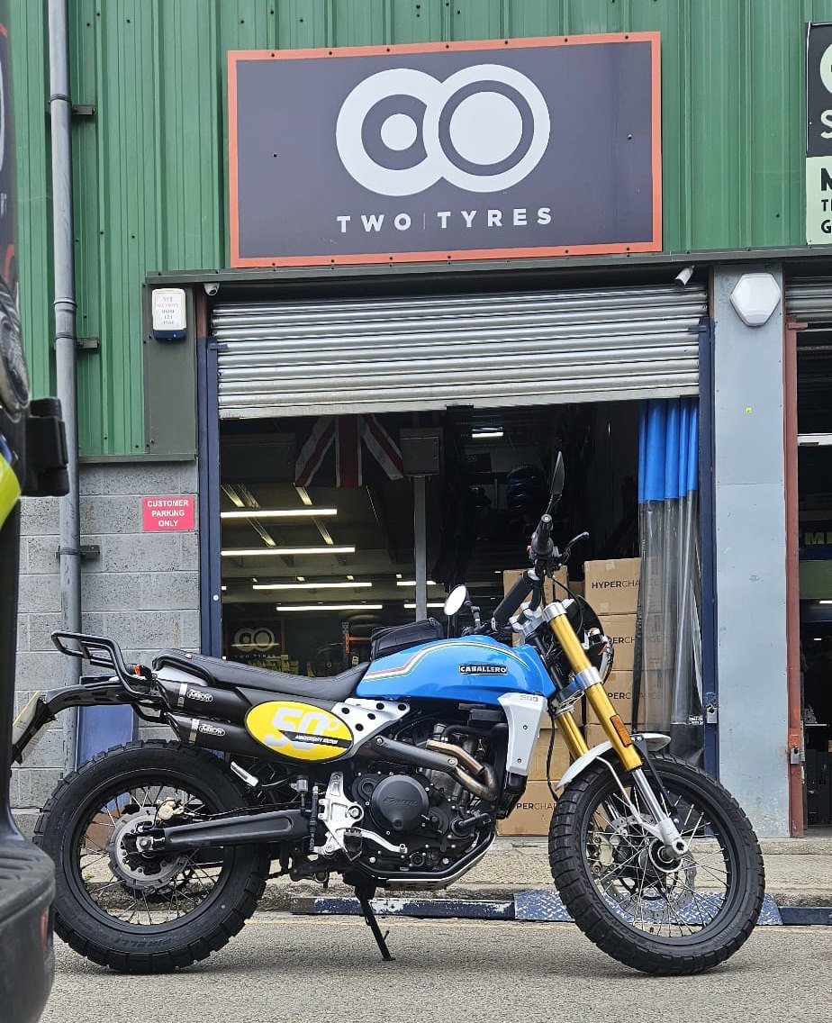 One for the true bike nerds.

Name the bike + name the tyre.

Correct answers win a cuddle from Dean or Luis*

#noclues
#isitamichelin?
#anniversaryedition

*one cuddle per customer, while stocks last.