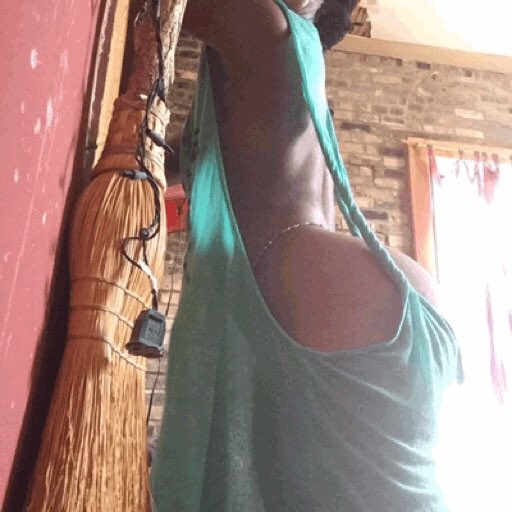 Makeda_Voletta's tweet photo. #AuNaturel #BootieMeat #NaturalBody #AuNaturel #TheRenaissanceAmazon #QueenLioness #CopperShowGirl #ShotsNotSquats https://t.co/IvyPAomFwN
