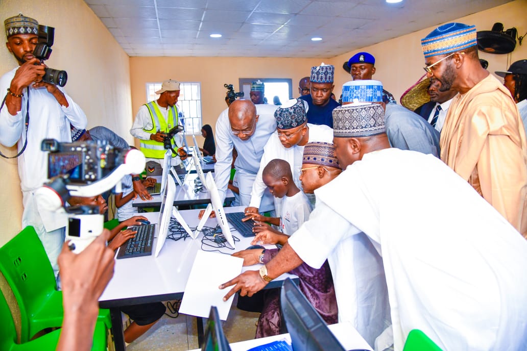 ododomediacentr's tweet photo. TAKEAWAYS FROM GOVERNOR ODODO’S VISIT TO KADUNA 

In a historic visit to Kaduna State, Governor Ahmed Usman Ododo joined Governor Uba Sani of Kaduna state to celebrate the first anniversary of the administration of the Kaduna state Governor. 
@OfficialOAU @zozaismail @lasheck https://t.co/U1ruNkegQg