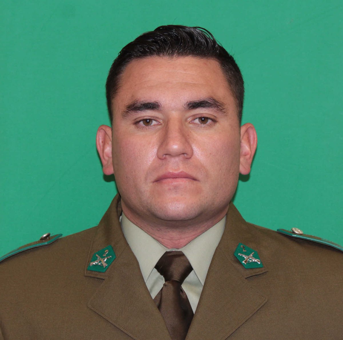 ClaudioCrespoG's tweet photo. Un día como hoy hace dos años, fue asesinado el cabo David Florido Cisterna QEPD, por un disparo en la cabeza por delincuentes en una peluquería en PAC 
No podemos olvidar a los que por la Patria murieron.
#JusticiaParaCarabineros https://t.co/mgI2p0B8Sm