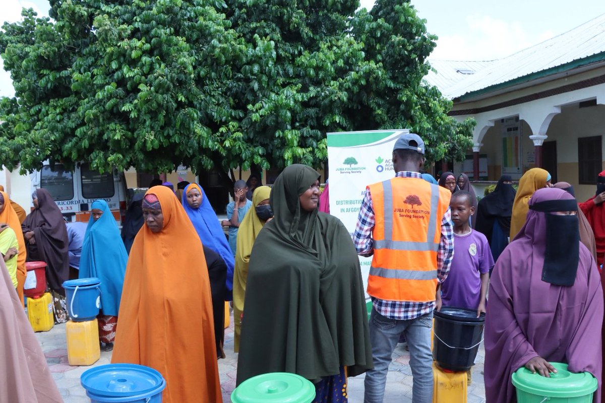ACFsomaliaCD's tweet photo. Delivering safe water with #Faircap filters to displaced communities in @Somalia's Afgoye. With @Elrha funding, @ACFsomaliaCD partners with @juba_foundation &amp; 𝗠𝗶𝗻𝗶𝘀𝘁𝗿𝘆 𝗼𝗳 𝗪𝗮𝘁𝗲𝗿 SWS to train families, test, scale &amp; share evidence on this game-changing solution. https://t.co/wSQFMHqqJQ