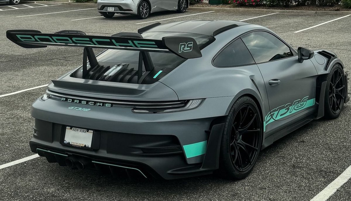 carpxrnpicx's tweet photo. 992 GT3RS https://t.co/PzQTl0ZKZj
