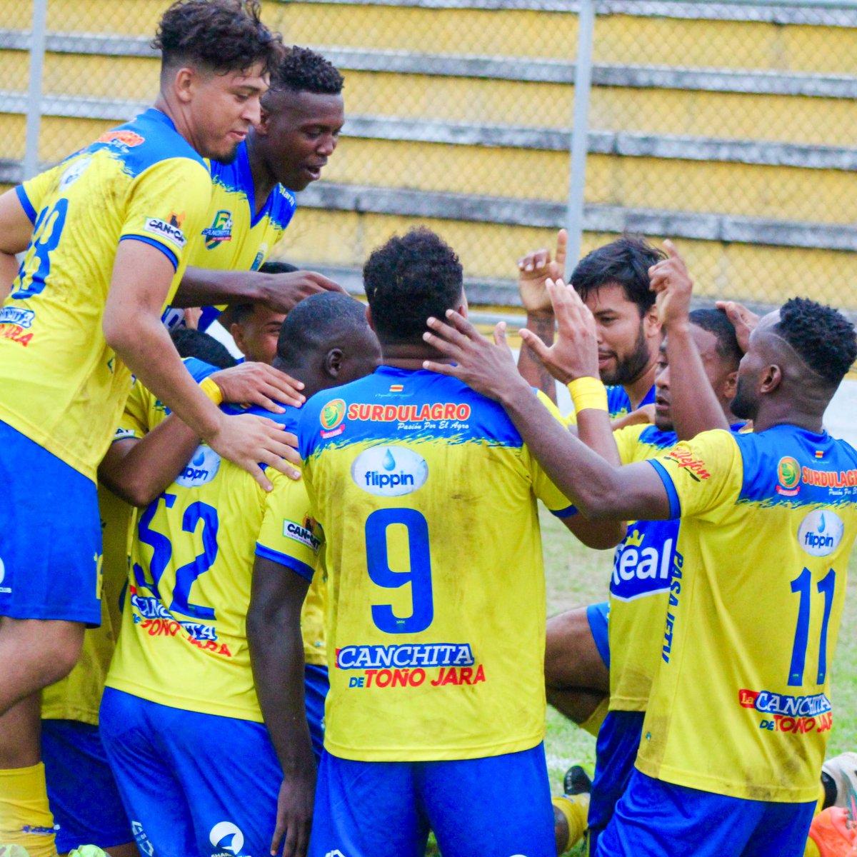 Ganó #ElEquipoDeTodos 🦾⚽

Una victoria más con nuestra hinchada pasajeña, que nos permite continuar en la parte alta de la tabla.

Agradezco a la directiva del club por el detalle, lo recibo con mucho cariño. 🙌🏼

Nos vemos el sábado en #Zaruma . 😎