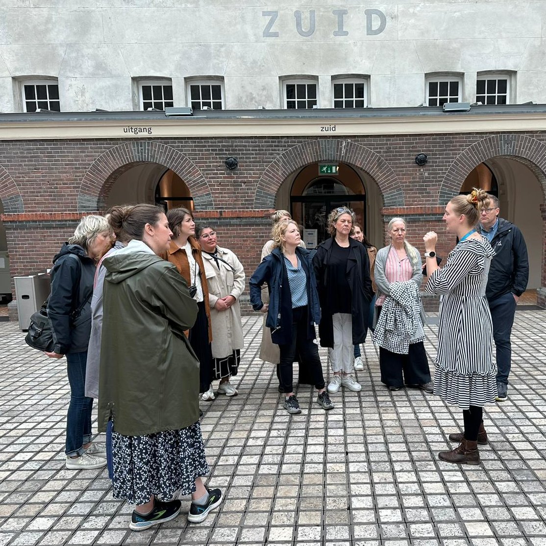 Uitwisseling tussen Zweden en Nederland.

Zweedse schooldirecteuren en ICC’ers bezochten Mocca en Amsterdam om inspiratie op te halen over cultuureducatie voor het Zweedse onderwijs. Natuurlijk waren ze ook benieuwd naar de cultuur in de stad en gingen naar Het Scheepvaartmuseum.