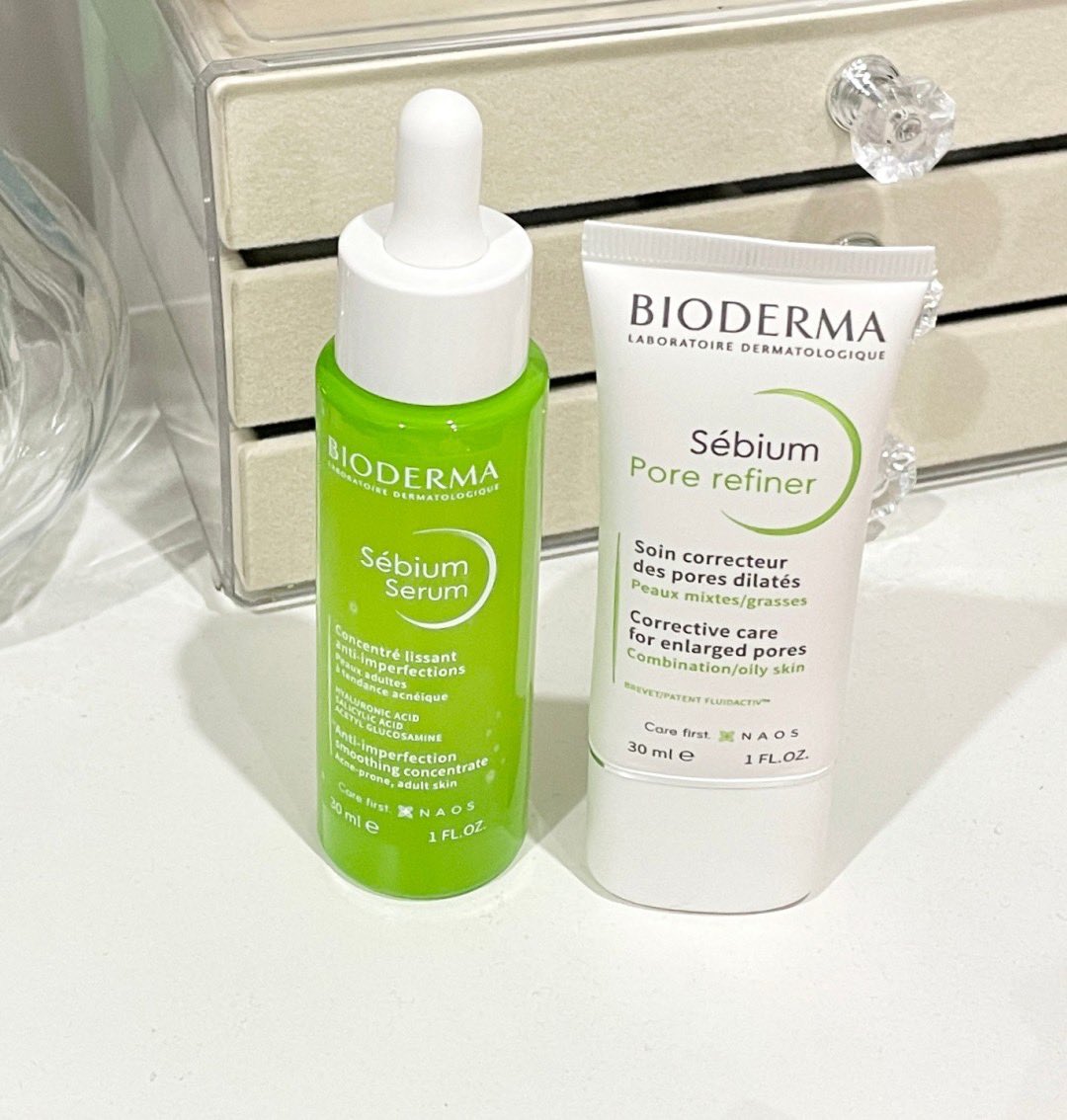 ttarntalzonel's tweet photo. ร้อนๆแบบนี้หาแค่ครีมเนื้อเบาๆมาลองแล้วเริ่ดมาก ล่าสุดลอง #Bioderma 2ตัวนี้มาสักพักแล้วเป็นตัว #SebiumSerum ช่วยให้ผิวละเอียดขึ้น รูขุมขนเล็กลงผิวมันน้อยลง สิวผดก็ช่วยนะ อีกตัวคือ #SebiumPorerefiner เป็นมอยซ์เจอร์ไรเซอร์ที่ ใช้ก่อนแต่งหน้าคือเบลอรูขุมขนดีมากผิวดูละเอียดขึ้นเลย👍🏻 #เซรั่มขวดเขียว #เซรั่มสู้สิว #มอยส์เจอร์ไรเซอร์คุมมันหน้าแมท #ใช้ดีบอกต่อ