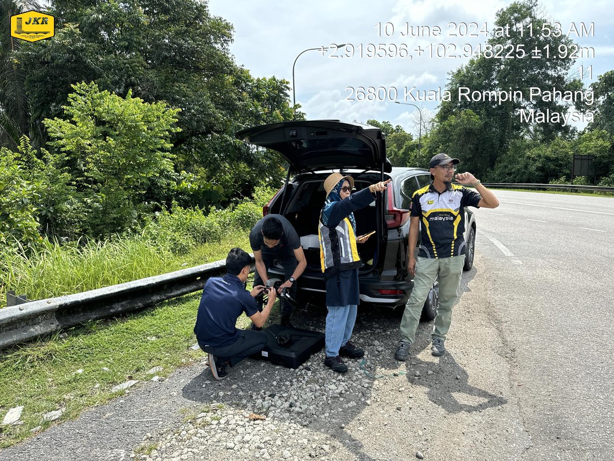 10.06.2024 Menjalankan pemeriksaan kawasan kemalangan maut di laluan FT12 Lebuhraya Kuantan Segamat, Rompin, Pahang 
<a href="/IPJKR_Official/">JKR Malaysia Rasmi</a> 
<a href="/CawJalanJKR/">Cawangan Jalan JKR Malaysia</a> 
<a href="/IEsa2018/">IbrahimEsa2018</a> 
<a href="/JKRPAHANG/">JKR PAHANG</a> 
<a href="/JKRrompin/">JKR Rompin</a>