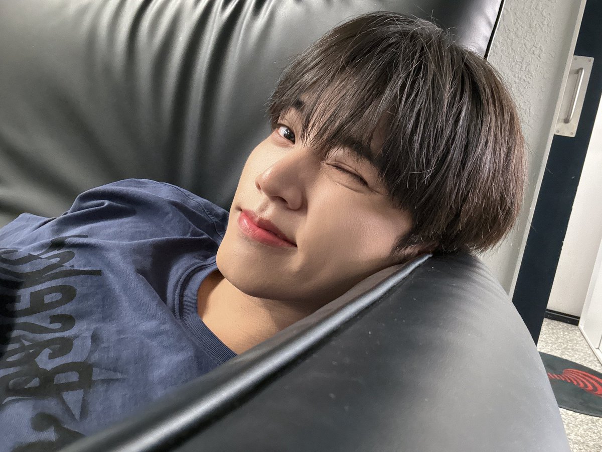 OmegaX_members's tweet photo. [#OX]

윙.
꾸.

#OMEGA_X #오메가엑스  
#혁 #HYUK https://t.co/YHHUGgL7iG