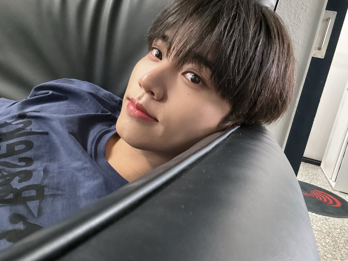 OmegaX_members's tweet photo. [#OX]

윙.
꾸.

#OMEGA_X #오메가엑스  
#혁 #HYUK https://t.co/YHHUGgL7iG