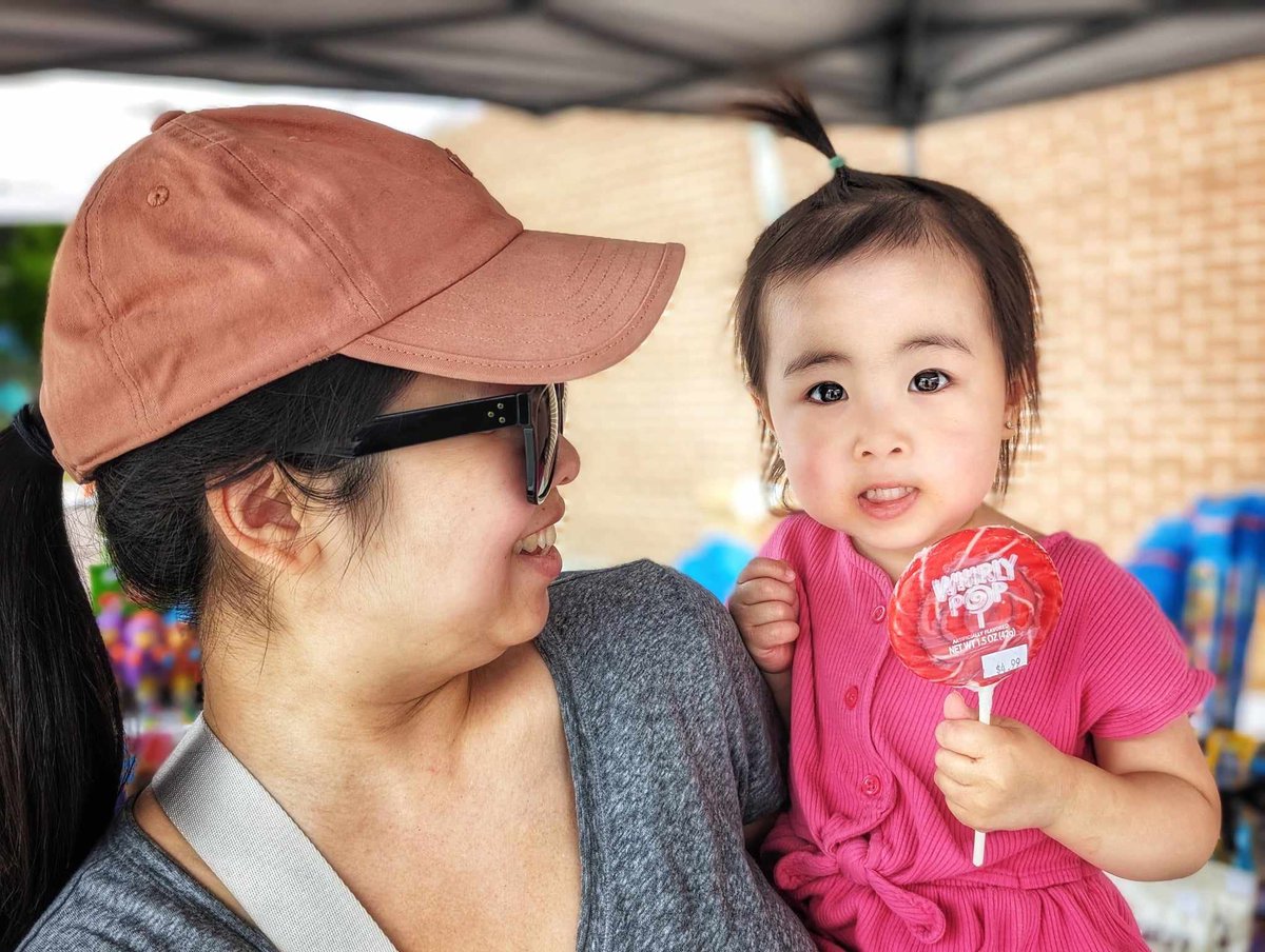theStBulletin's tweet photo. Looks like somebody got a special treat from ohsugarsugar.candyshoppe at the market 😊🍭

Come find treats and so much more every Saturday at 6240 Main St in the heart of downtown Stouffville.

#thestouffvillemarket #stouffville #whitchurchstouffville #downtownStouffville https://t.co/kQml7idpL5