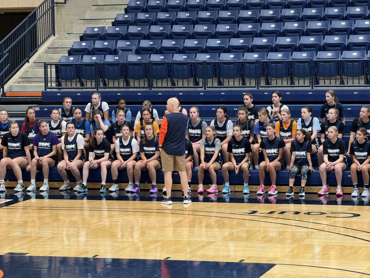Spent the day yesterday at <a href="/HopeCollegeWBB/">Hope College WBB</a> camp. Thank you <a href="/CoachMorehouse/">Brian Morehouse</a> <a href="/courtney_kust/">Courtney Kust</a> <a href="/AustinRa10/">Austin Randel</a> and the rest of the coaching staff as well as the Hope basketball team for an amazing camp. What an awesome program, beautiful facilities and campus! I look forward to visiting