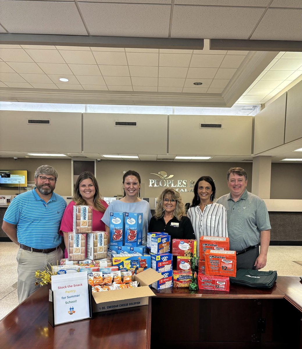PeoplesBankAL's tweet photo. Our Gadsden Branch collected snacks for Wills Creek Pantry summer school reading program at George Floyd Elementary School.  Several of our staff are pictured here with Mr. Costa who is over the food pantry, and Ms. Honeycutt who heads up the snack bag ministry.  #givingback https://t.co/dxtuZlcPmU