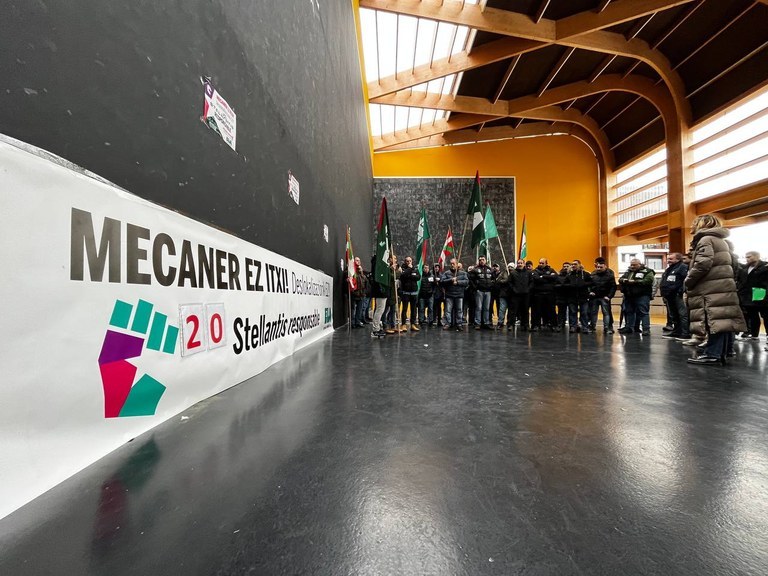 ELAIngurumena's tweet photo. ↪️ #Mecaner: Enpleguaren eta Trantsizio Ekosozialaren alde borrokatzea🌍

❌ #Deslokalizazio kasu argia da. Ez dago enpresaren errentagarritasun ekonomiko arazorik, ez eta produkzioa behar bezala egin ezin izatearen arazorik ere

📲 https://t.co/A7MhcWE4Ky https://t.co/wrONtH0reU