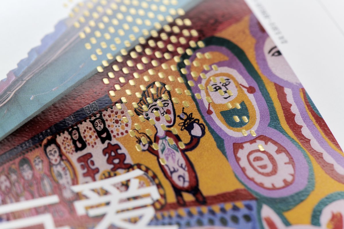 Check out the amazing possibilities with our DM-MAXLINER 3D: Where innovation meets packaging perfection!

Our modular concept delivers dual finishing magic – digital metallization, spot coating, and haptic effects.

#KURZusa #DMMaxliner3D #DigitalEmbellishmentSolutions