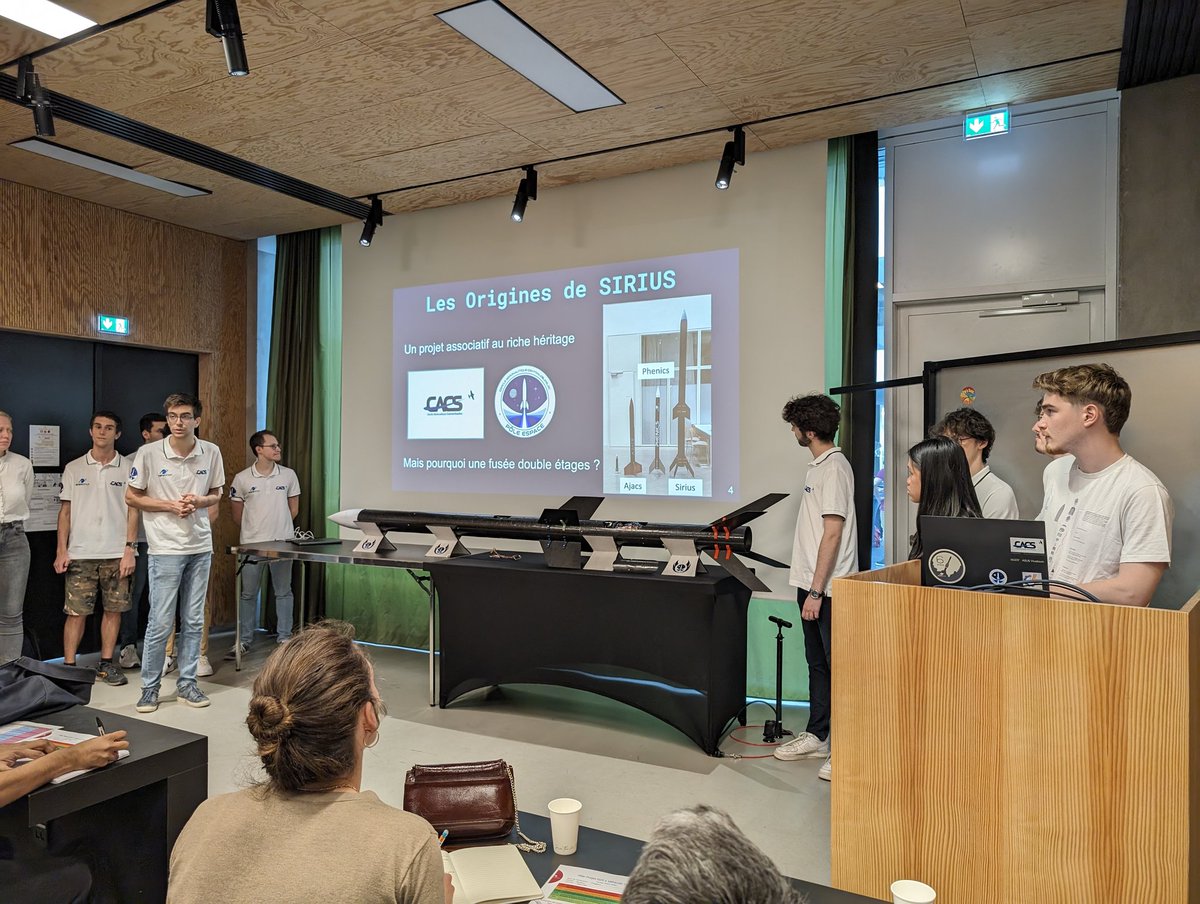 deRLacerda's tweet photo. Aujourd'hui, les élèves 1A du pôle projet véhicule intelligent de @centralesupelec présentent leurs prototypes ! À l'honneur : Horus (@Dassault_OnAir UAV Challenge), Sirius (fusée supersonique), APECS (Formula E) et la @NXP Cup. Bravo pour ces projets ambitieux et innovants !! https://t.co/COuOLvwP32