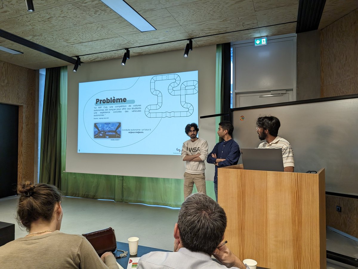 deRLacerda's tweet photo. Aujourd'hui, les élèves 1A du pôle projet véhicule intelligent de @centralesupelec présentent leurs prototypes ! À l'honneur : Horus (@Dassault_OnAir UAV Challenge), Sirius (fusée supersonique), APECS (Formula E) et la @NXP Cup. Bravo pour ces projets ambitieux et innovants !! https://t.co/COuOLvwP32