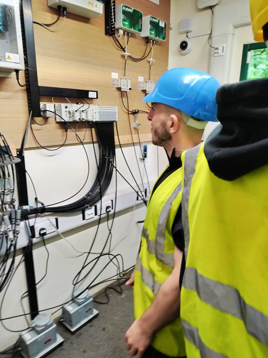 southstaffs's tweet photo. Our Arboriculture students from #Rodbaston went to one of the world's largest climate change experiments managed by @BIFoRUoB. The unique research facility pumps in elevated levels of carbon dioxide around the trees to stimulate the atmosphere we're predicted to have in 2050 🌲🌳 https://t.co/sTZYkrnvGH