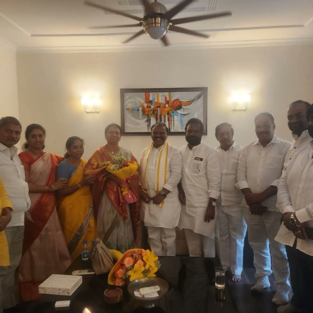 BanalaBjp's tweet photo. ఢిల్లీలో  కేంద్ర సహాయ మంత్రిగా ప్రమాణ స్వీకారం చేసిన బండి సంజయ్ గారిని మరియు మహబూబ్ నగర్ MP గా విజయం సాధించిన DK అరుణ గారిని  రాష్ట్ర ప్రధాన కార్యదర్శి ప్రేమేంధర్ రెడ్డి గారితో  కలిసి శుభాకాంక్షలు తెలియజేసిన రాష్ట్ర కార్యవర్గ సభ్యులు బాణాల లక్ష్మారెడ్డి గారు.
వరంగల్ పార్లమెంట్ https://t.co/fPmdXtqE0M