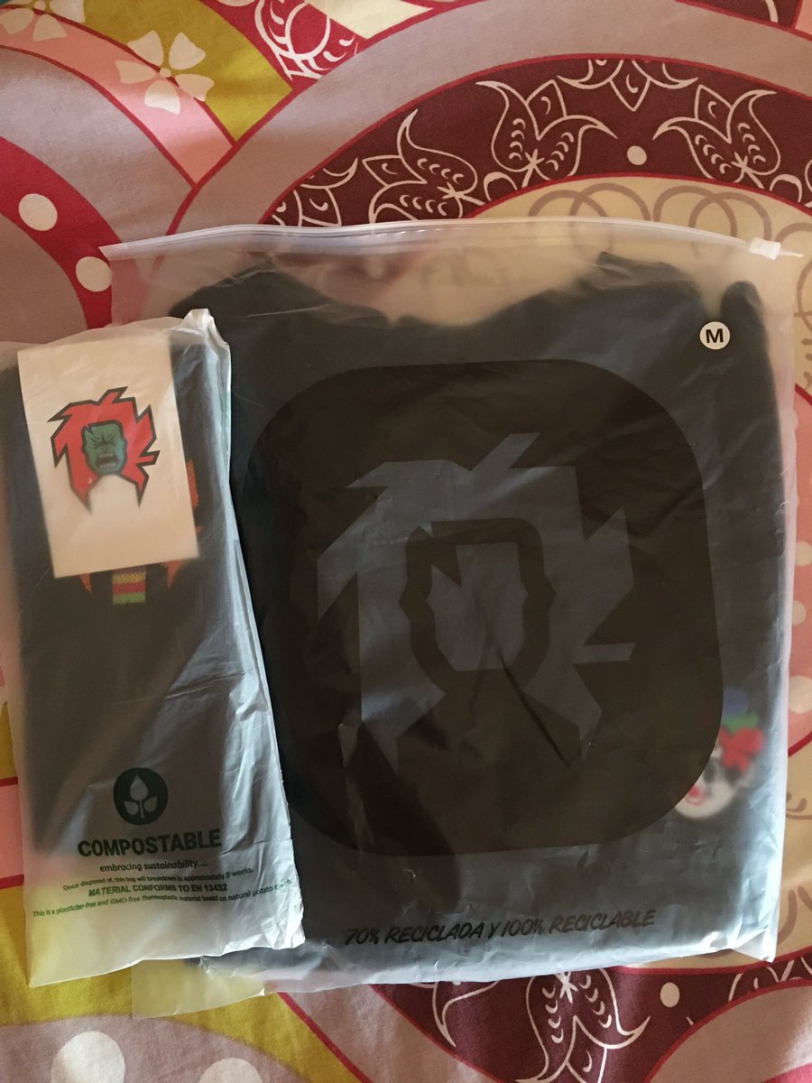 AuronplayFaans's tweet photo. Después de dos semanas por fin llegó la merch, es muy bonita y muy buena calidad. #AURONHOUSE 😍🤍 https://t.co/PgfFGFfaUM