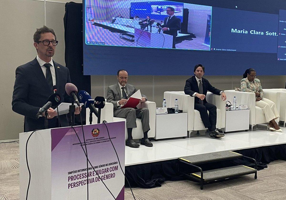 - Julgar com perspectiva do género

- Igual acesso ao judiciário.    

Destaques do Simpósio de hoje sobre género no poder judiciário em 🇲🇿 organizado pelo #UNODC e instituições nacionais.                                      

🇳🇴 parceiro orgulhoso!