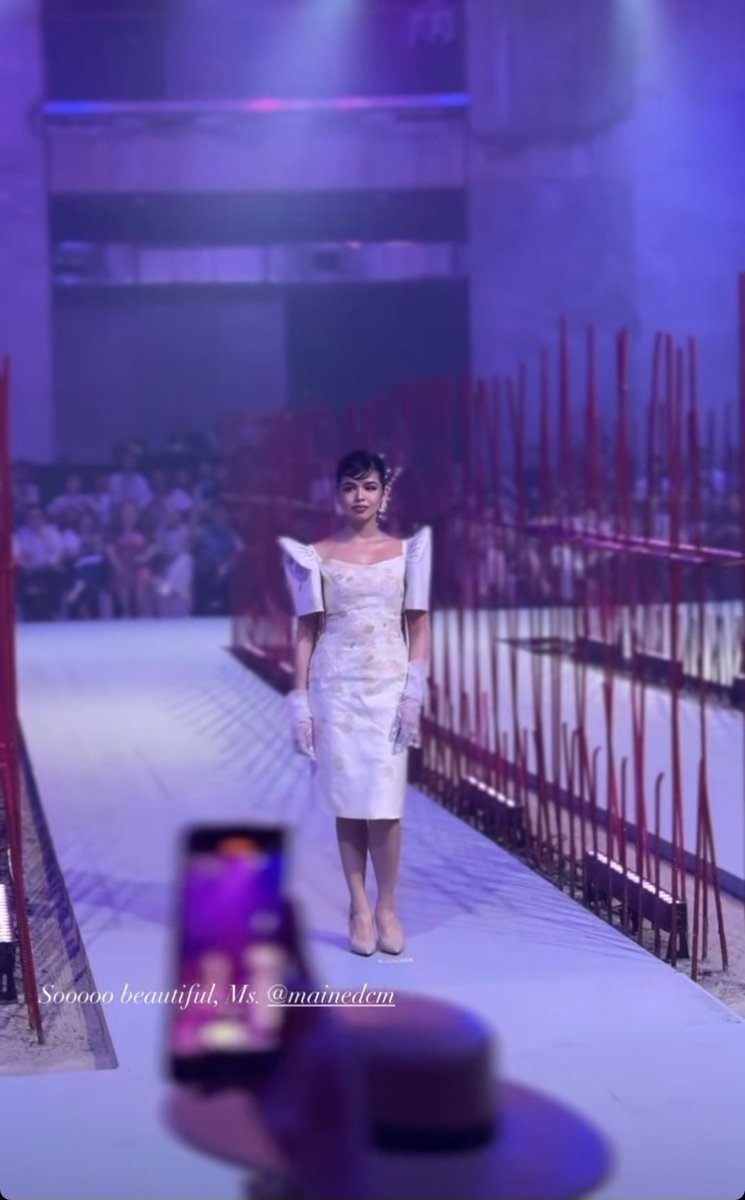 MAINEnatics_BU's tweet photo. Filipina beaut at the runway! ✨️

@mainedcm at the @benchtm and CCP's TernoCon: Kasarinlan, Kasuotan, Kultura at the Museo de Galeón, SM Mall of Asia! 💛

©️ @smmallofasia x mainedcm | IGS
#Ternocon2024 #TernoconSaSMMoa 
#MaineMendoza https://t.co/VlAR6Cbg2Z