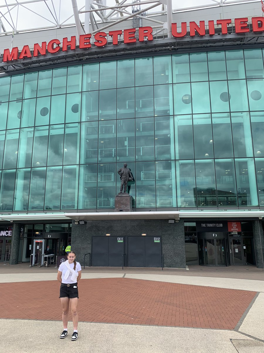 Donsfc11's tweet photo. Morning training with @aimee_black_ . Then off to Theatre of Dreams. Great way to spend a day. 😊 https://t.co/eSflhMcPPS