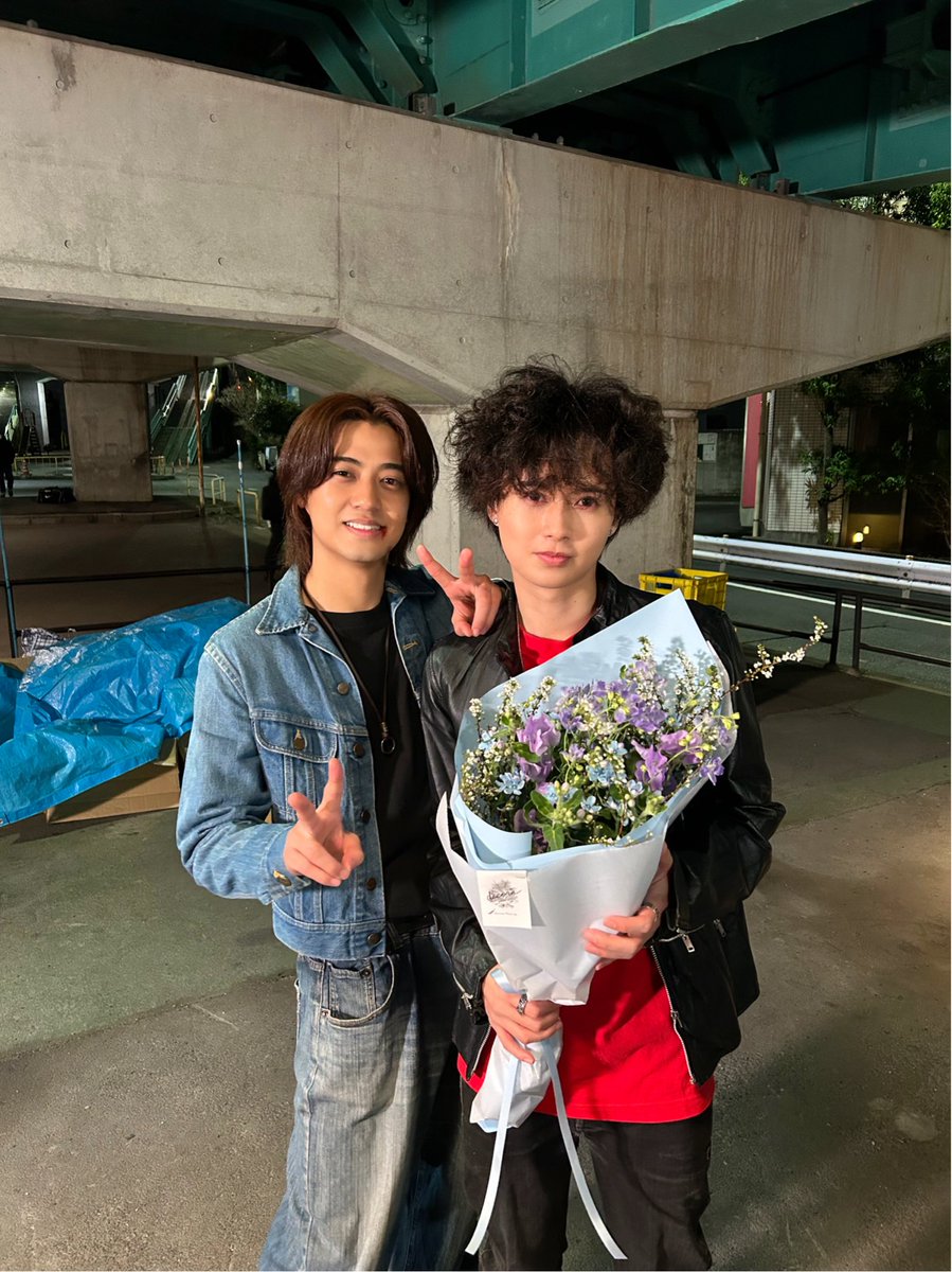 jr_official_X's tweet photo. 【 📺Drama 】

本日23:06からは #井上瑞稀 が出演するドラマ
『 ９５ 』
最終話「ツヨクイキヨウ」が放送です👊🏻💥

いよいよ最終回…🥲
1995年をがむしゃらに駆け抜けた高校生たちの結末とは...

ぜひご覧ください💫

主演の #髙橋海人 さんと一緒に💛💐❤️

#キュウゴー
#KingandPrince
#HiHiJets https://t.co/qKqzE1uNqu