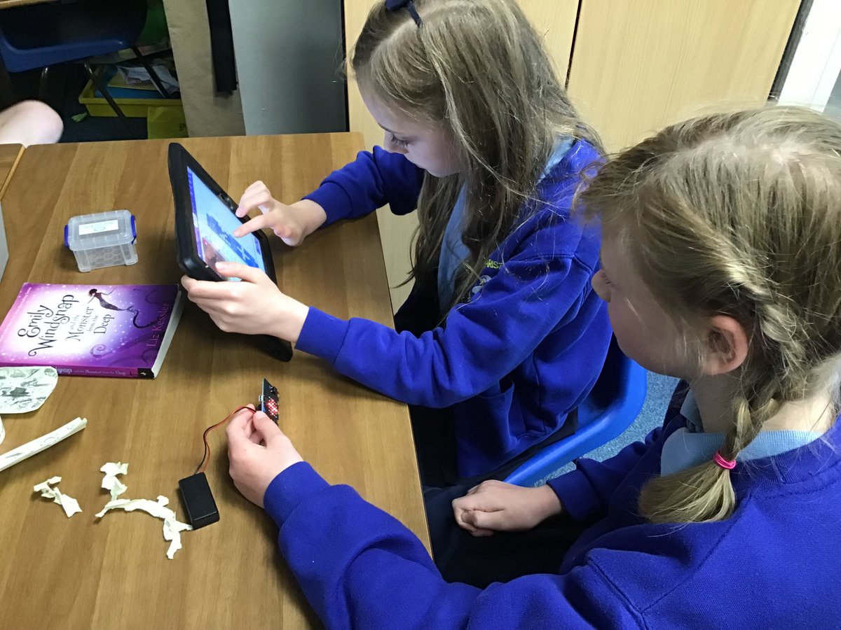 Christletonpri's tweet image. Year 4 have loved their first micro:bit lesson!  #cpscomputing