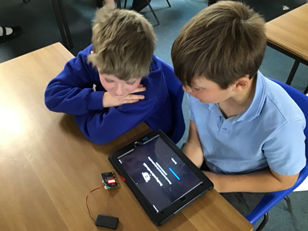 Christletonpri's tweet image. Year 4 have loved their first micro:bit lesson!  #cpscomputing