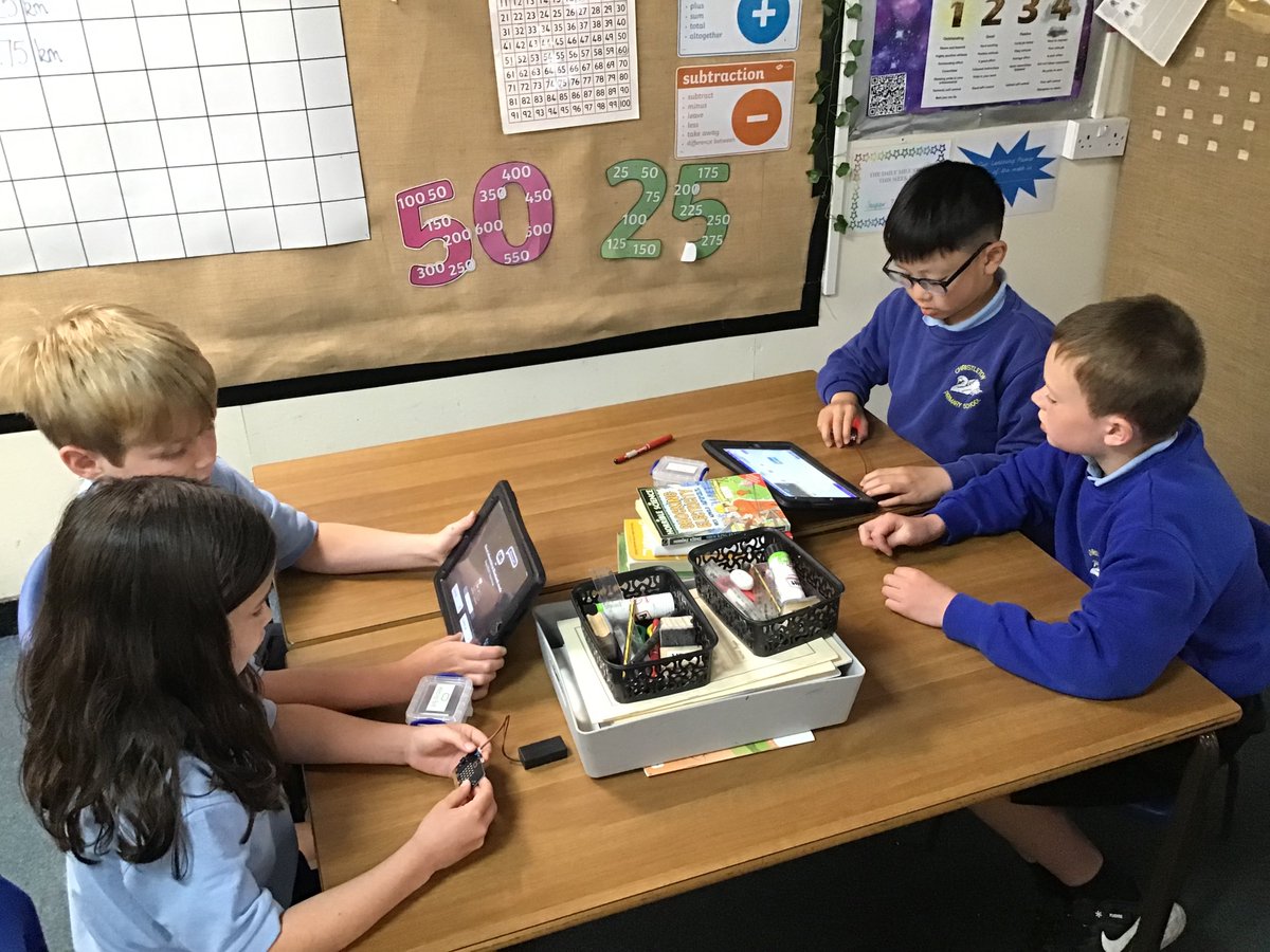 Christletonpri's tweet image. Year 4 have loved their first micro:bit lesson!  #cpscomputing