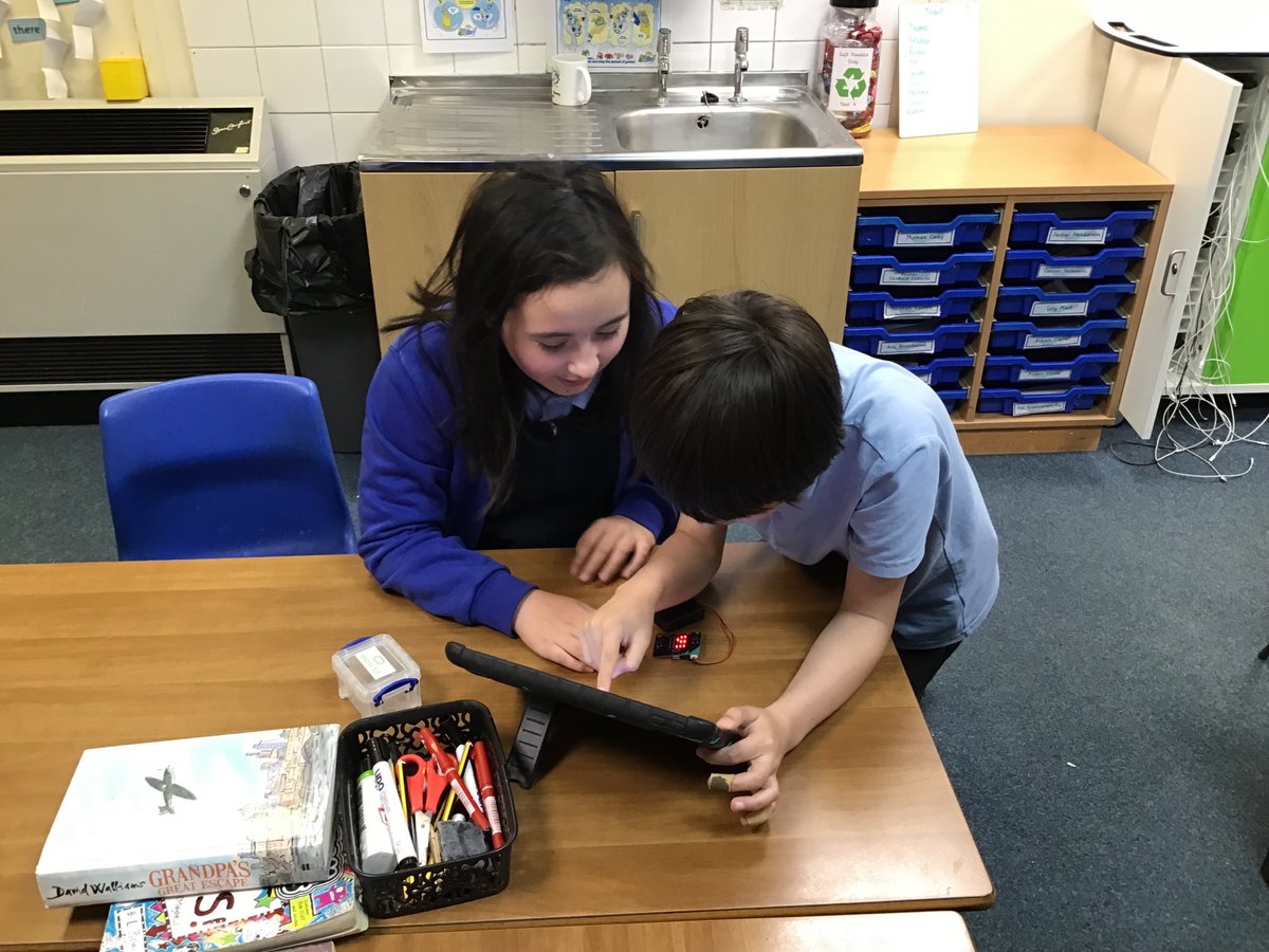 Christletonpri's tweet image. Year 4 have loved their first micro:bit lesson!  #cpscomputing