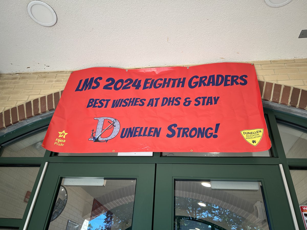 DunellenLMS's tweet image. 8th Grade banner is up at LMS. Best wishes to our students!! ⚓️ #DunellenStrong