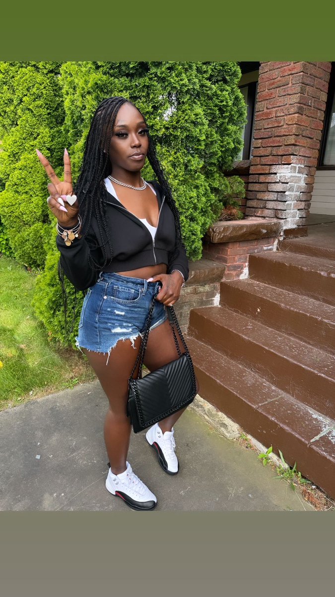 deaja_j's tweet image. Goodmorning don’t forget to book an appointment 😍🫶🏽 hair included all month of June &amp;amp; July 💋