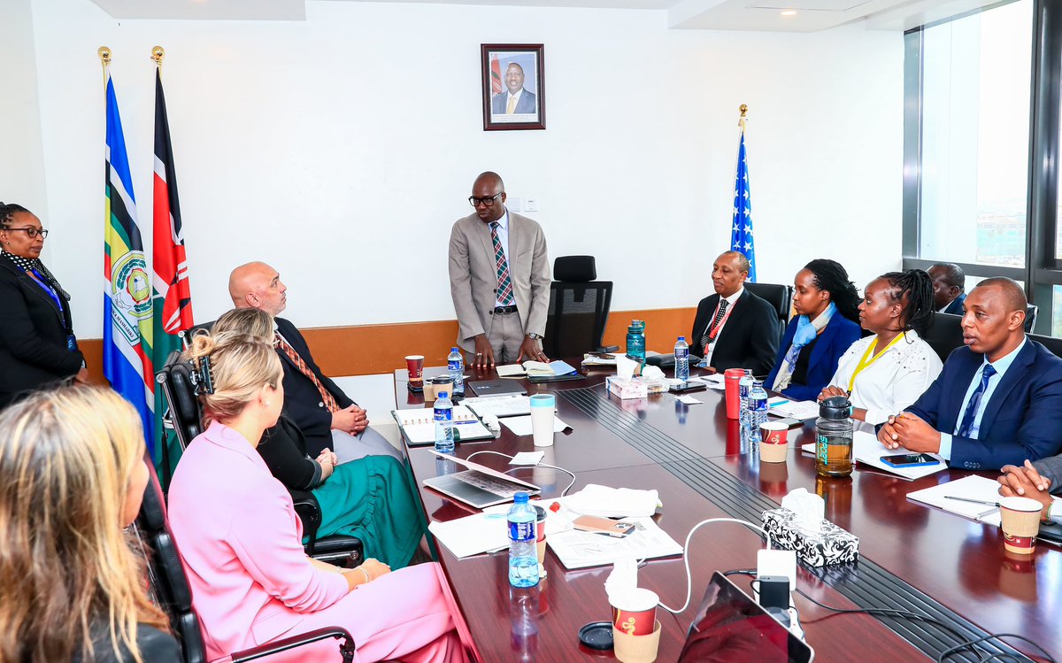 SingoeiAKorir's tweet photo. Presided over the opening ceremony of the training of Kenya’s Stabilization and Mediation Support (SMU) Unit.

The training by the Public International Law & Policy Group (PILPG) with funding from the State Department is a deliberate effort to up-skill our officers as we seek to reinforce Kenya’s position as an anchor of regional peace, security and stability in the region.

Called for continued collaborations between Kenya 🇰🇪 and the US 🇺🇸 in enhancing capacity for peace mediation in the region. @ForeignOfficeKE