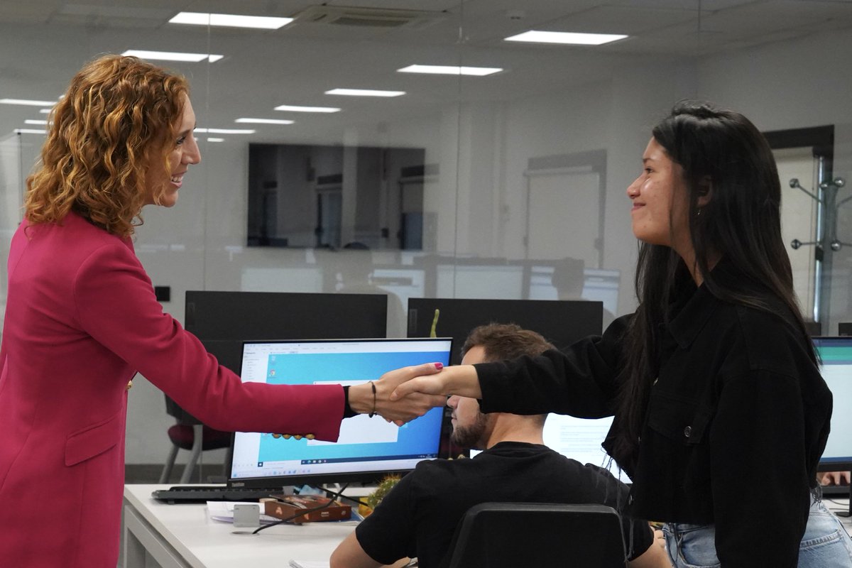 CandeTesta's tweet photo. ⚙️💡Visita a @Fontventa para intercambiar impresiones sobre modelos de la actual sociedad tecnológica y conocer más sobre los proyectos y trabajos de una de las empresas de soluciones de Innovación Tecnológica en #Alcorcón https://t.co/O4BibDxNyK