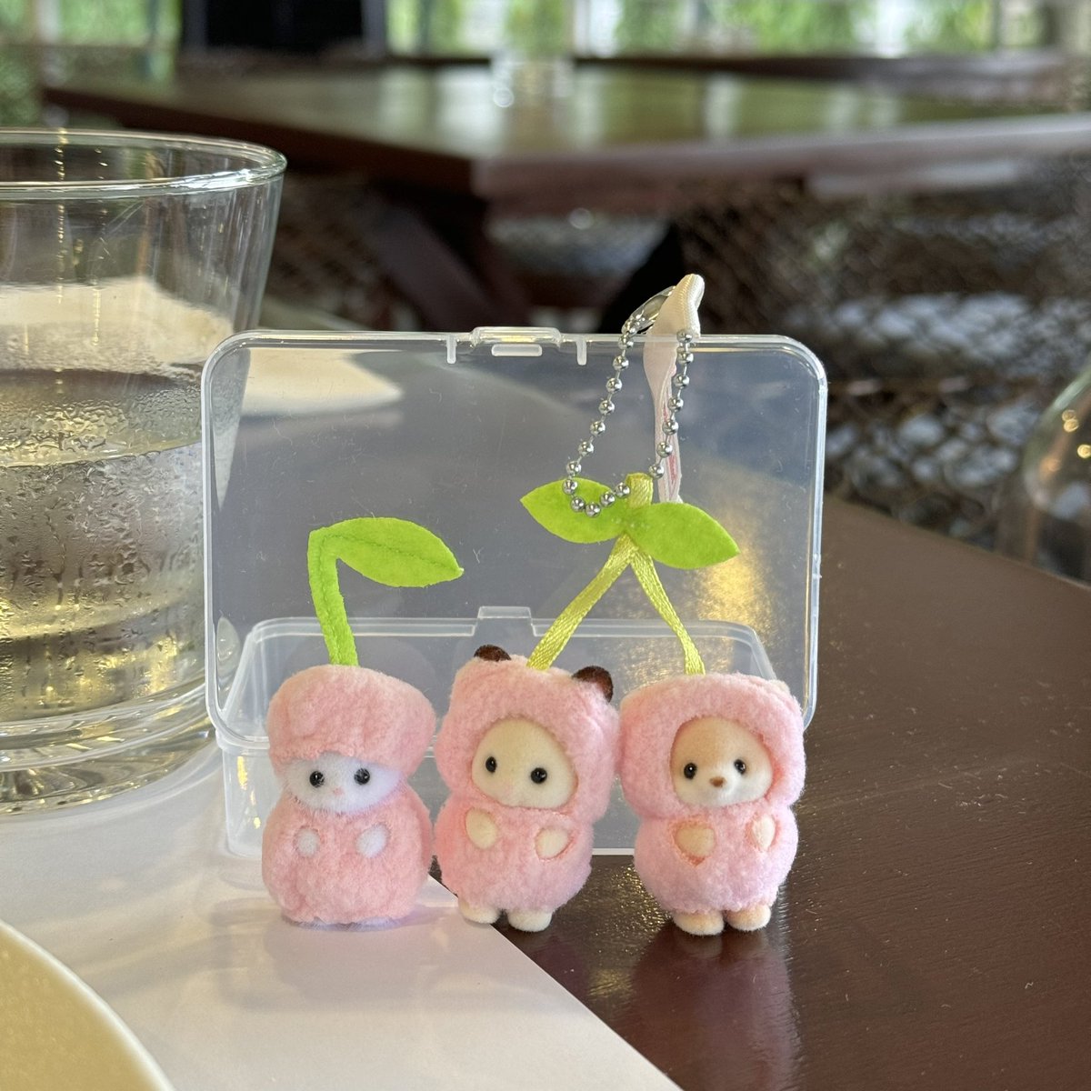 _elideli_'s tweet photo. took the kids out today 🍒🌸 https://t.co/j6cNDuzWfU