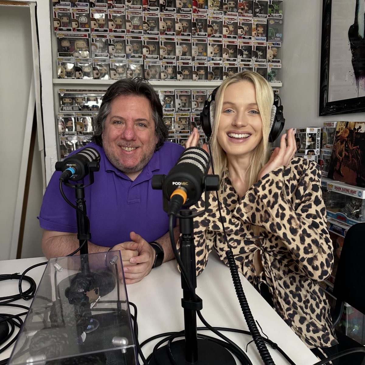 Mes podcasts de la semaine : 

- La musique se livre sur Depeche Mode
audmns.com/RPcuGJo
- Story D'influence, avec la sympathique Violette
podcastics.com/podcast/story-…
- Le Canap de B, sur le film Purple Rain
smartlink.ausha.co/le-canap-de-b/…