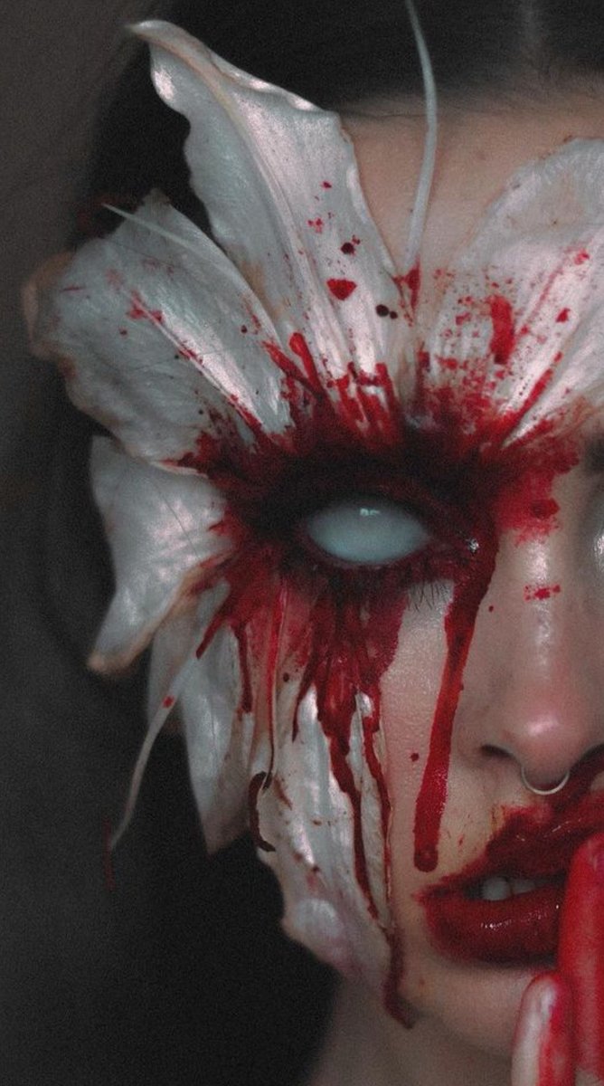 inchworming's tweet image. All my life
On the #periphery 
Until I kissed Death
Blood burned red

Coursing a violent stream
Her hungry tongue
Taking every last dream
My dying breath gasping
She rends my heart

I am raw hamburger
In the steel blades 
Of her merciless
Blender

Sinking under

#vss365