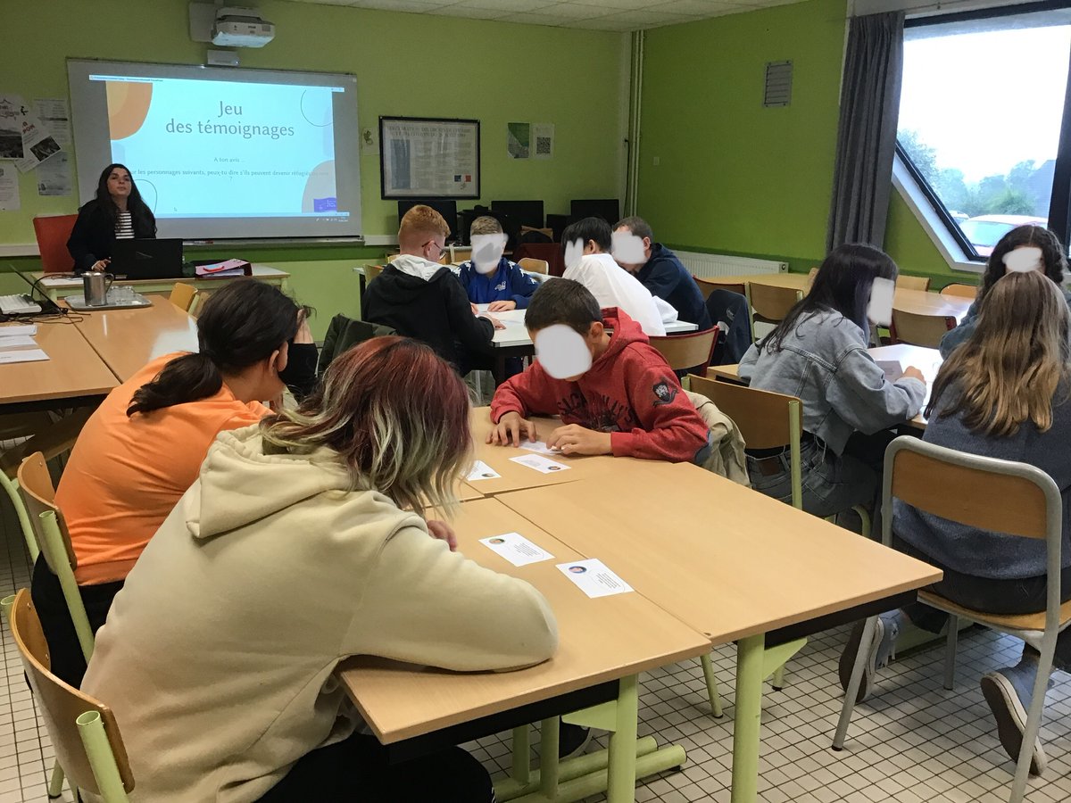 #PEAC "No(s) limites". Pour conclure leur travail sur les #migrants, les 4e participent à un atelier sous forme de jeux de <a href="/Franceterdasile/">France terre d'asile</a> pour mieux comprendre les notions de migrant, de réfugié, le droit d’asile, prendre conscience des préjugés sur les migrants. <a href="/LaManche50/">Département de la Manche</a>