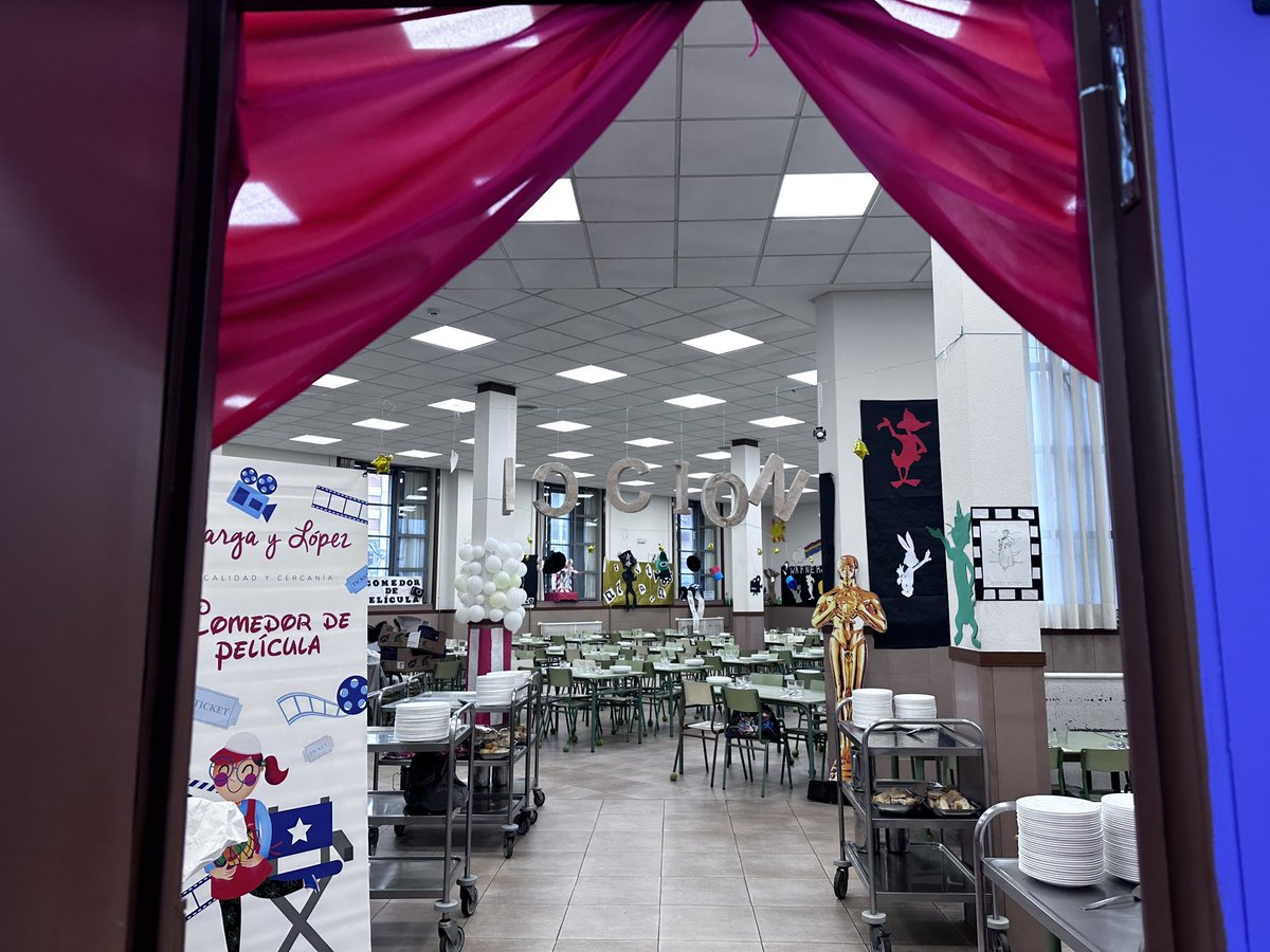 LaPalomaCEIP's tweet photo. Así se ha encontrado hoy el alumnado el comedor: de película 🍿 
Escuchamos BSO en la comida y talleres en la hora del patio
@LaPalomaCEIP https://t.co/cz4kmeedC8