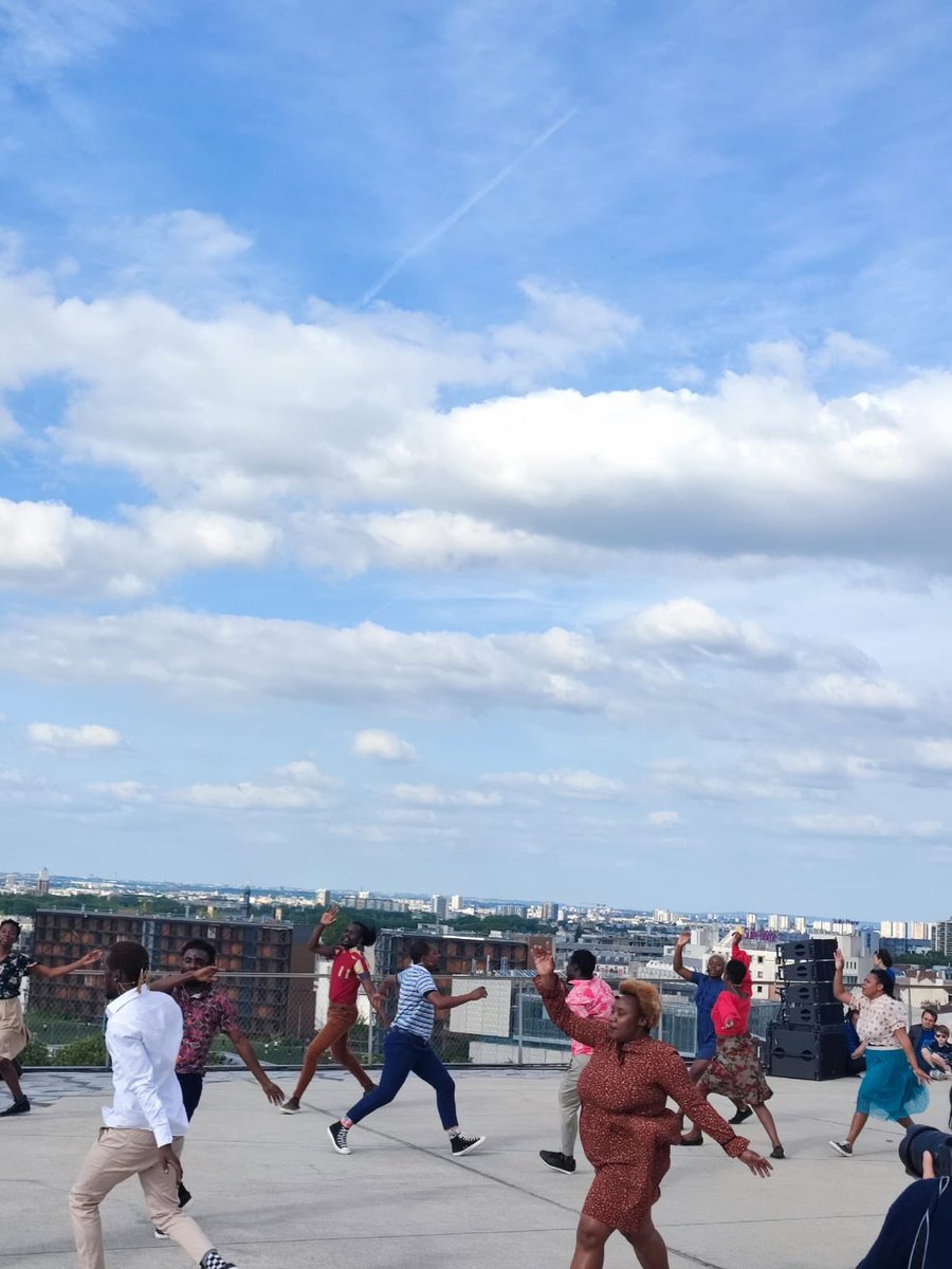 carine_rolland's tweet photo. Retour en images sur La Ville Dansée !
De beaux moments, ici à la Goutte d’Or et à la @philharmonie, avec les danseurs et danseuses du #ParisDanceProject. Merci à @B_Millepied d'avoir invité 10 chorégraphes dans 10 lieux parisiens, dans le cadre de l'Olympiade culturelle ! https://t.co/eZz6nnrNu1