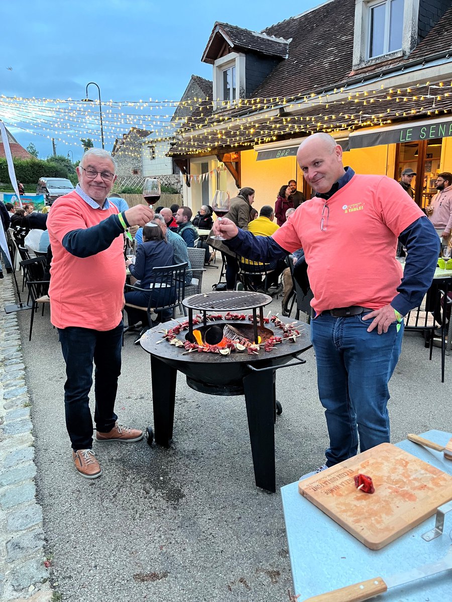 Vendredi 31 mai, le syndicat des vins IGP Val de Loire a participé à l'événement "Rencontre à table" organisé par <a href="/Interbev_Centre/">Interbev Centre - VL</a> , à Sennevières. Cet événement a permis de mettre en avant les vins IGP Val de Loire dans des accords viandes et vins auprès du grand public.