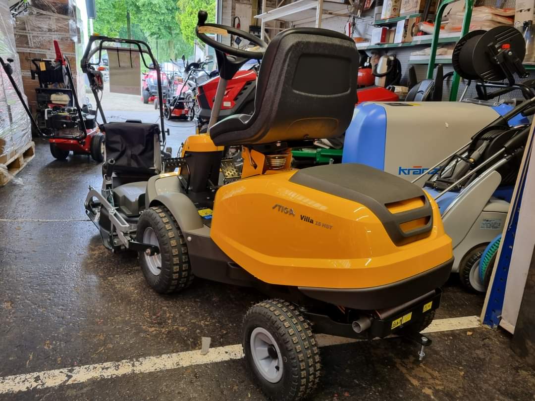 Groenesteintsnl's tweet photo. Nog eenmalig in onze showroom te vinden:
Stiga Villa 15 HST frontmaaier inclusief maaidek 85 cm.
De STIGA Villa 15 HST zitmaaier is ideaal voor gazononderhoud in een tuin met veel gras, bomen en planten, dankzij de wendbaarheid.
https://t.co/N2IWTbIFcq
#Stiga #Frontmaaier https://t.co/7IUCQPxbHP