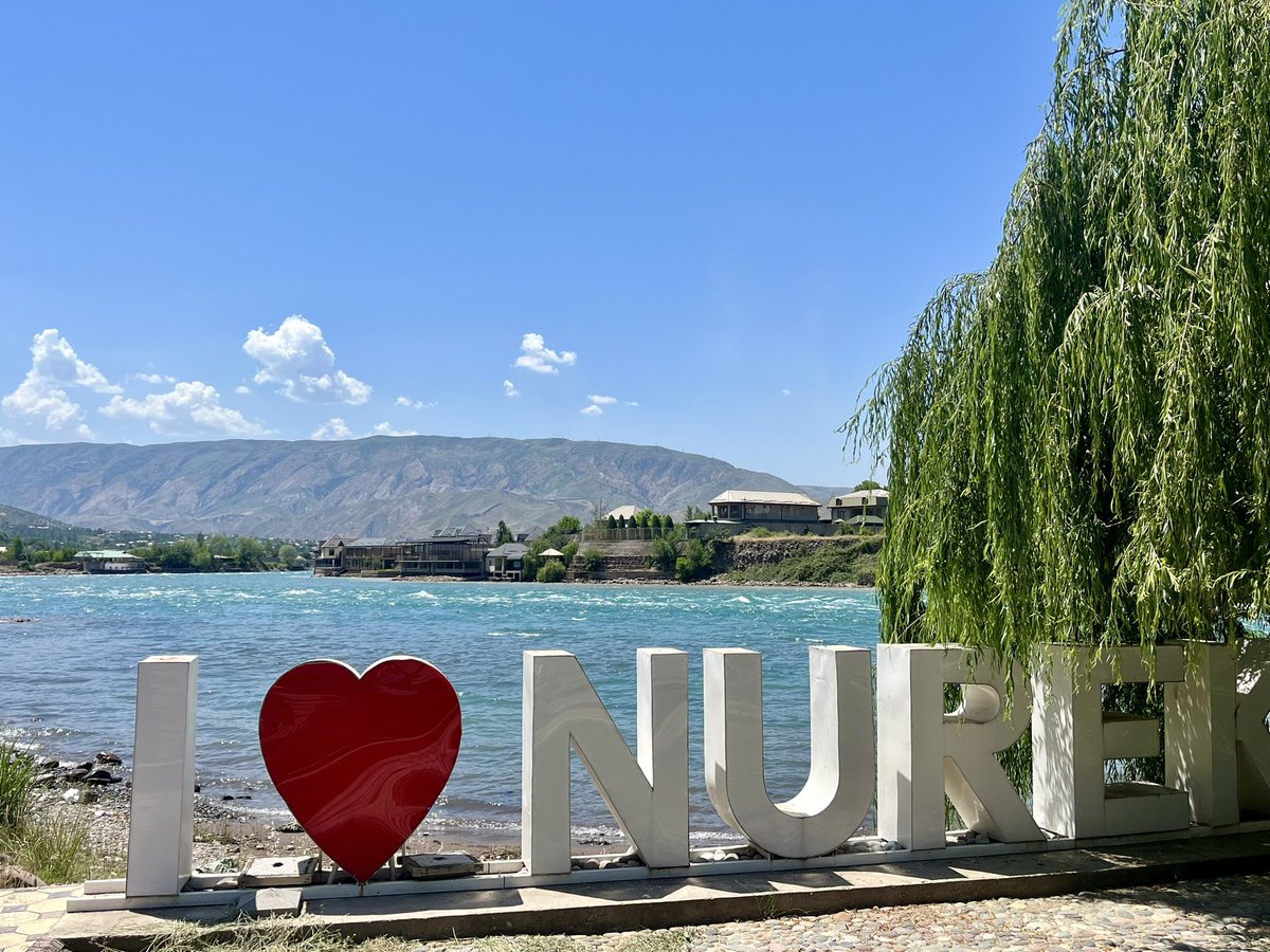 CZAmbTashkent's tweet photo. Water💧&amp; hydro energy⚡️ sector is among key 🔑 areas of Czechia🇨🇿+Tajikistan🇹🇯 cooperation. 🇨🇿Ambassador visited 🇹🇯 major hydroelectric 💦⚡️ power-plant Nurek on Vakhsh river, a unique engineering system. 🇹🇯90% of electricity generation=green energy=hydro energy https://t.co/CIUddhGBAP