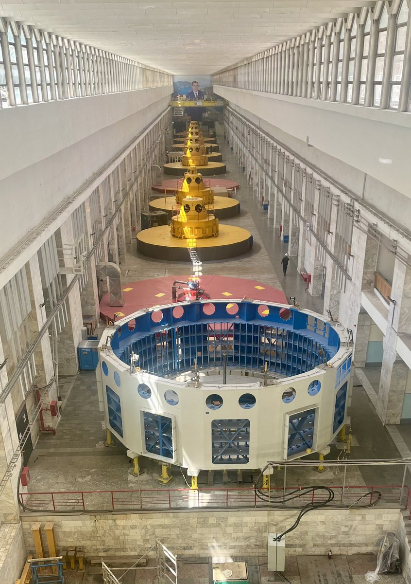 CZAmbTashkent's tweet photo. Water💧&amp; hydro energy⚡️ sector is among key 🔑 areas of Czechia🇨🇿+Tajikistan🇹🇯 cooperation. 🇨🇿Ambassador visited 🇹🇯 major hydroelectric 💦⚡️ power-plant Nurek on Vakhsh river, a unique engineering system. 🇹🇯90% of electricity generation=green energy=hydro energy https://t.co/CIUddhGBAP